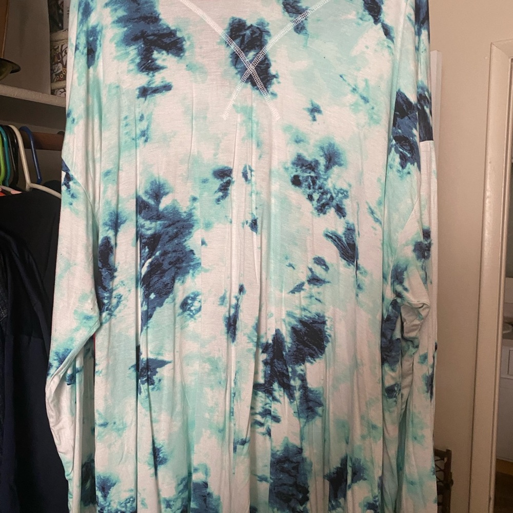 LIVI size 26/28 activewear shirt long sleeve Lane Bryant worn once.